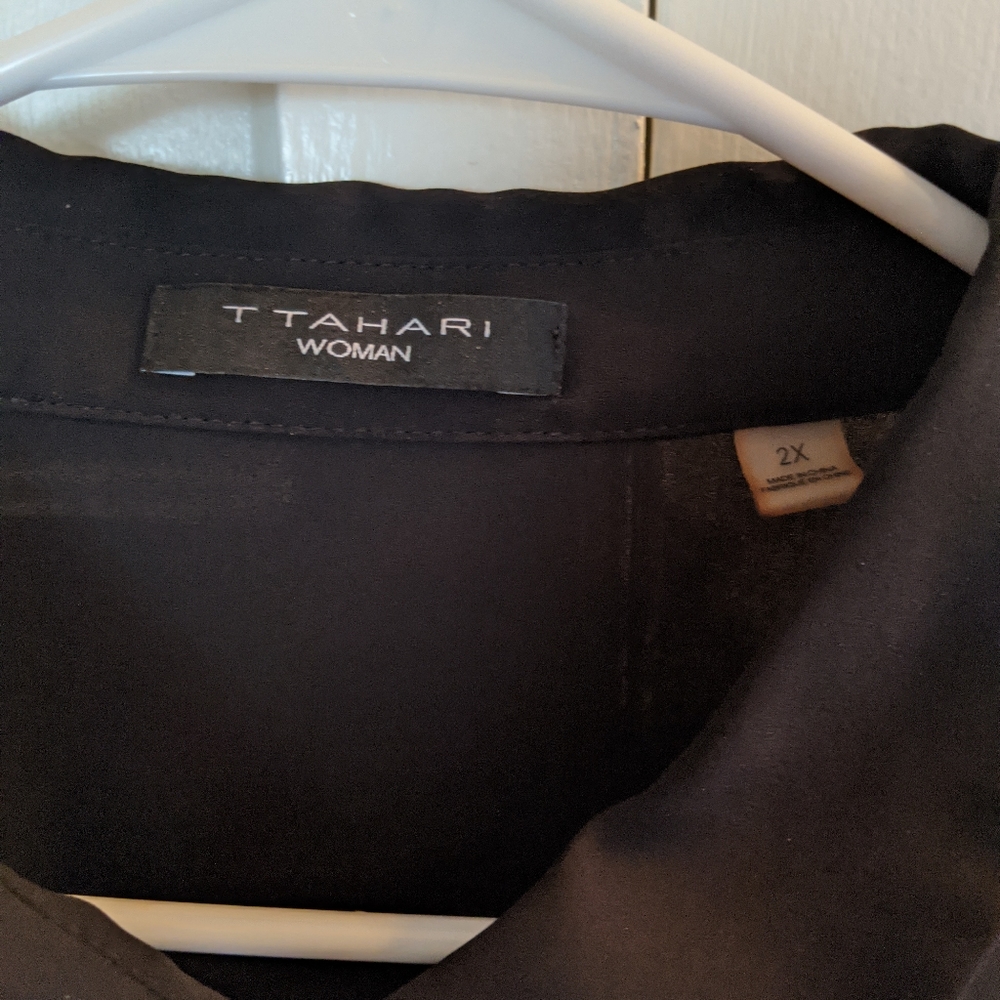 T Tahari Black Pleat Sleeve Top - Picture 5 of 7
